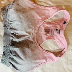 (SOLD)Gymshark Ombré Sports Bra (size Small)